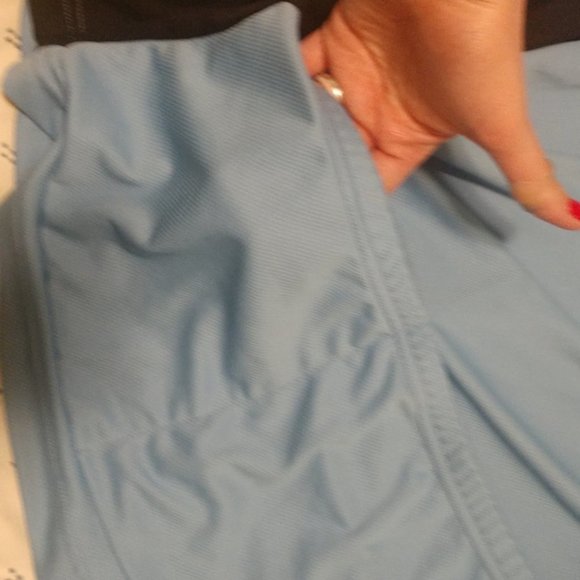 ๐ Bundle- athletic tops in great condition! ๐๐ฒ๐๏ธโโ๏ธ - Picture 12 of 12